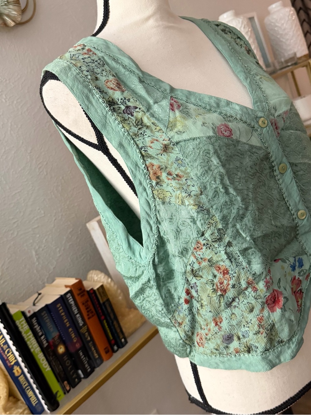 SAS Vintage Embroidered Floral Lace Button-Front Camisole - Picture 3 of 6